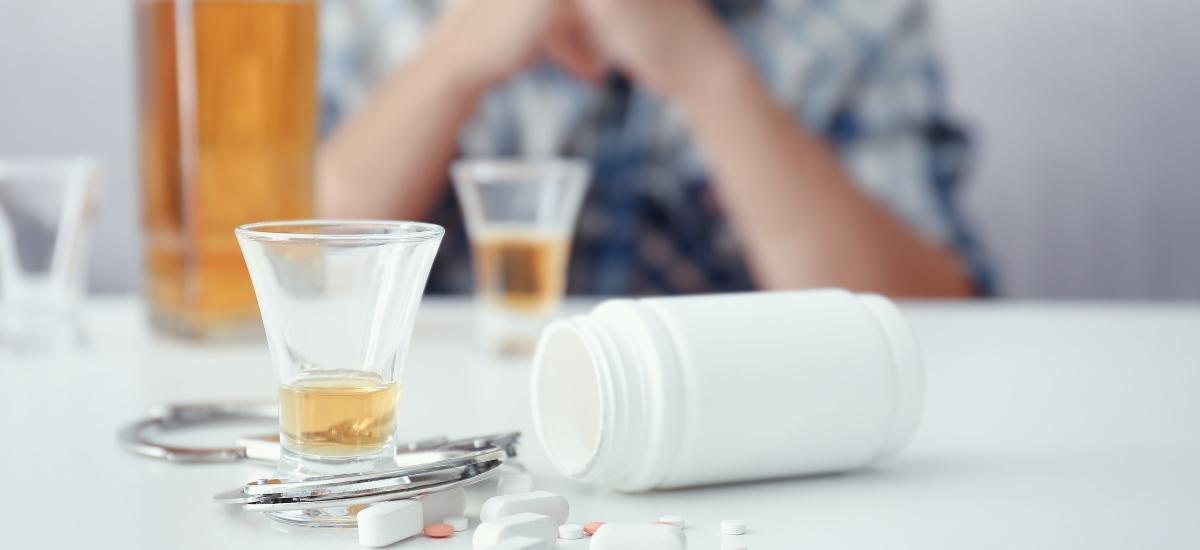 conferència virtual "Factors psicològics i socials de l'addicció a les drogues"